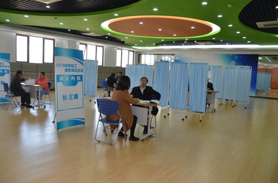 我校邀請資深醫(yī)學(xué)專家來校開展專項(xiàng)健康咨詢